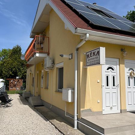 Reka Apartmanhaz Buk Ngoại thất bức ảnh