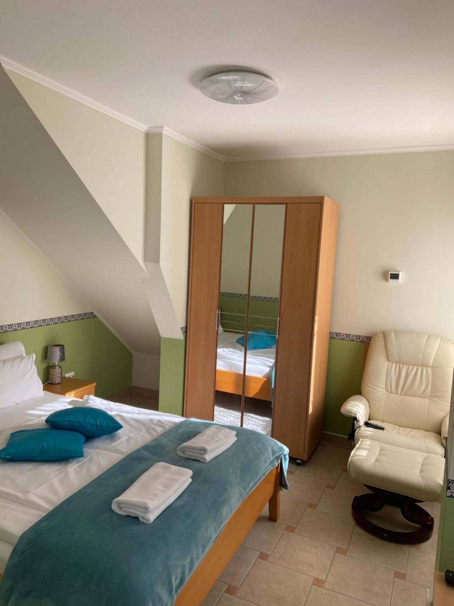 Reka Apartmanhaz Buk Ngoại thất bức ảnh
