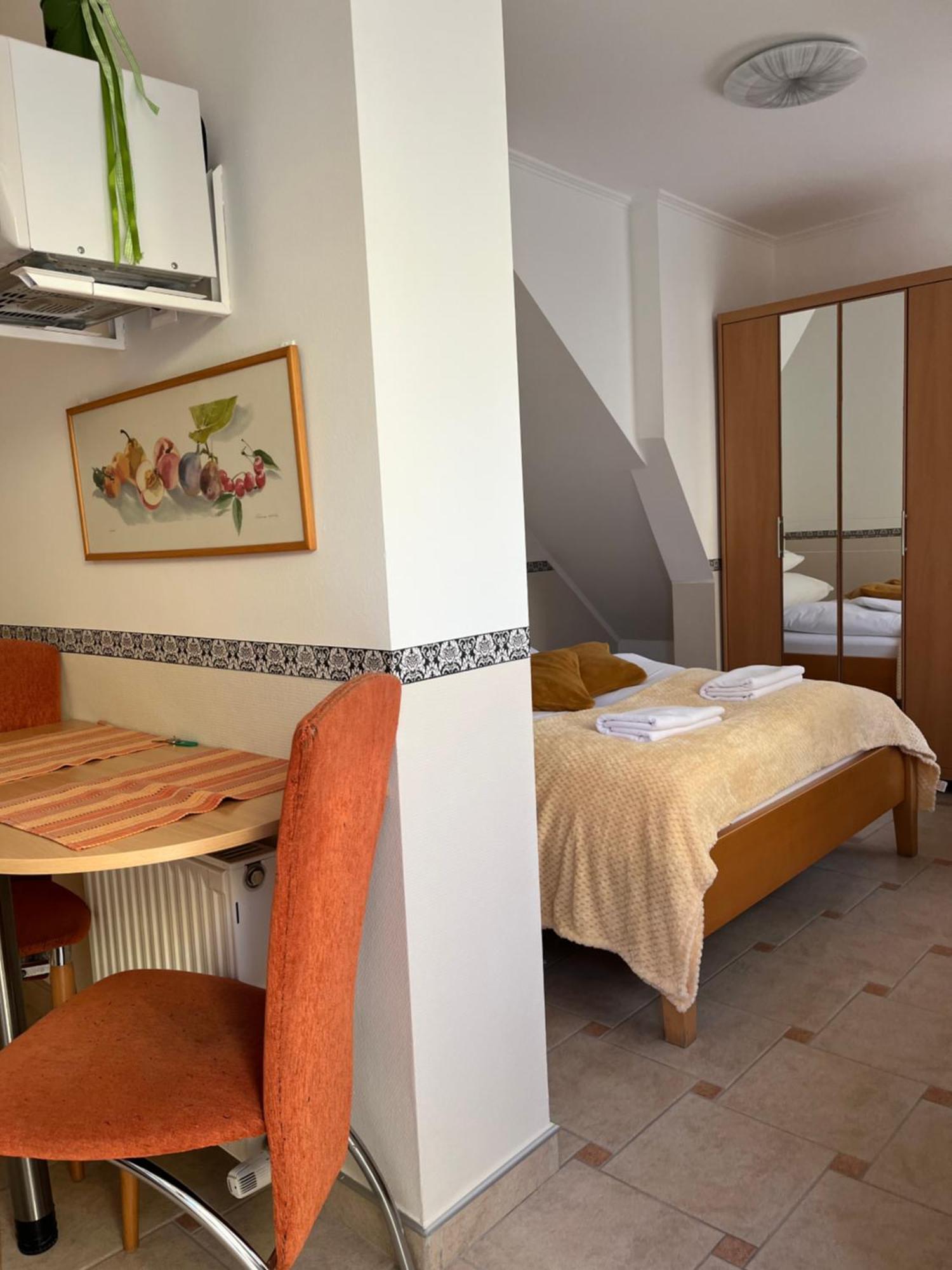 Reka Apartmanhaz Buk Ngoại thất bức ảnh