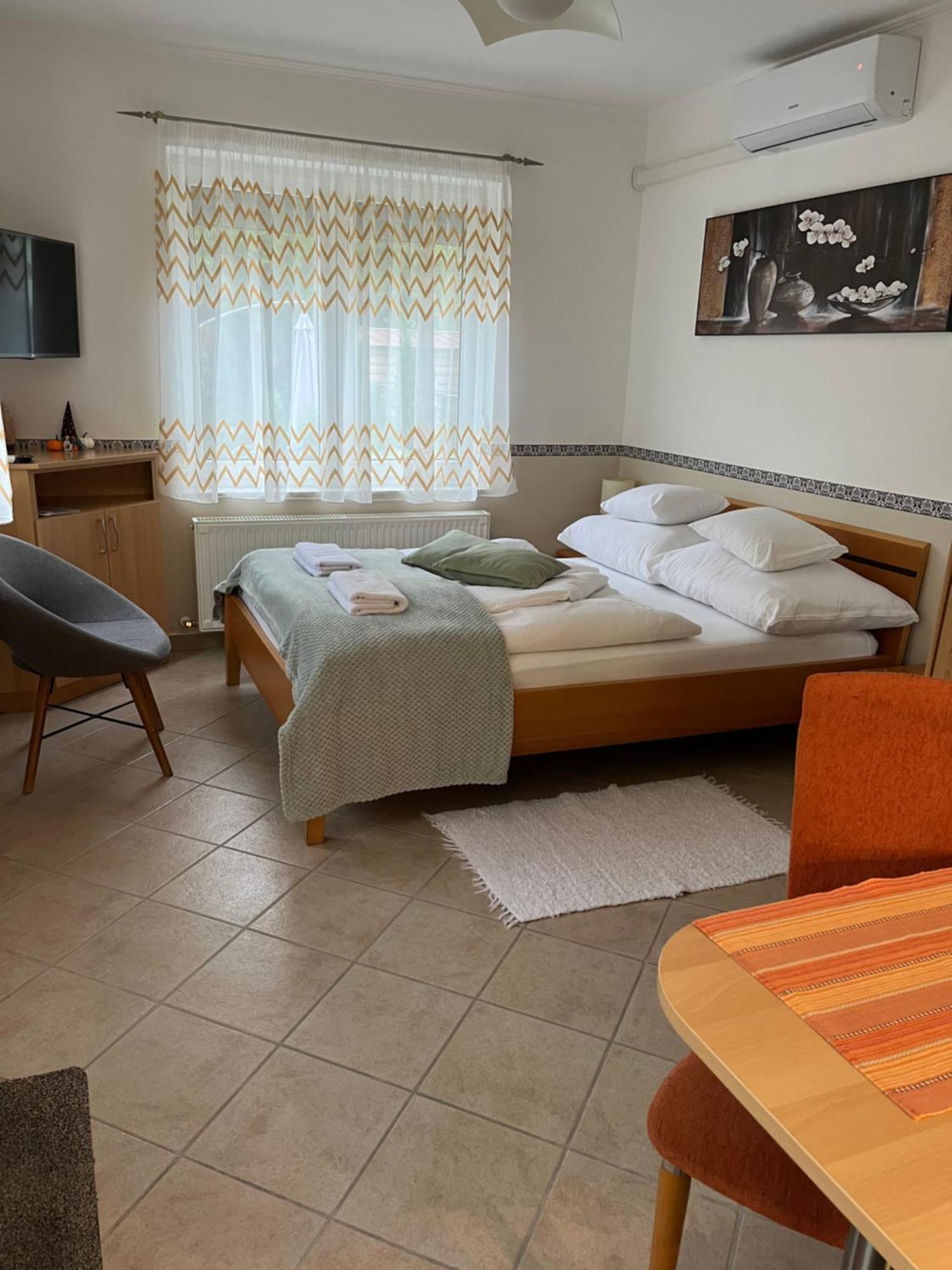 Reka Apartmanhaz Buk Ngoại thất bức ảnh