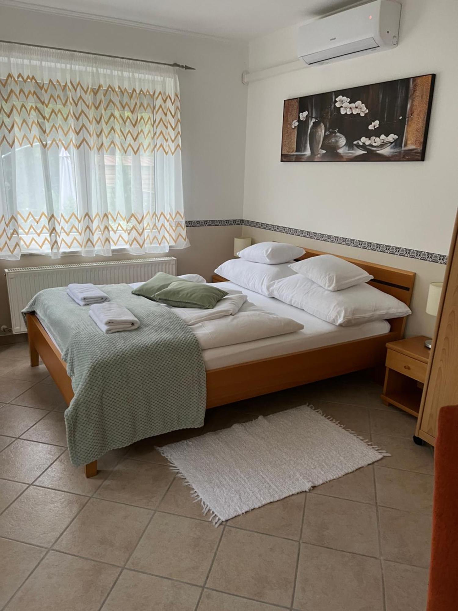 Reka Apartmanhaz Buk Ngoại thất bức ảnh