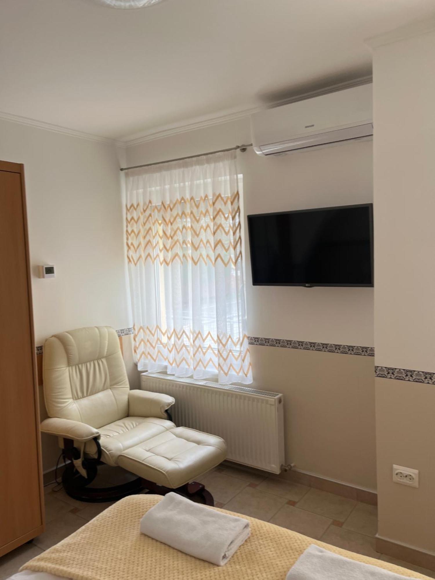 Reka Apartmanhaz Buk Ngoại thất bức ảnh